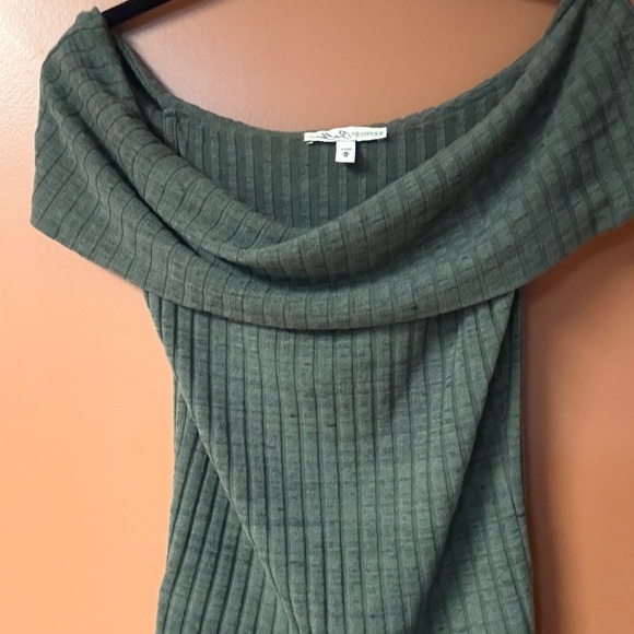 Express Off-Shoulder Ribbed Sweater - Picture 5 of 8